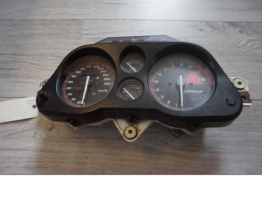 Framsidan på Instrumentpanel från en Honda CBR 1000 F -1987 motorcykel.