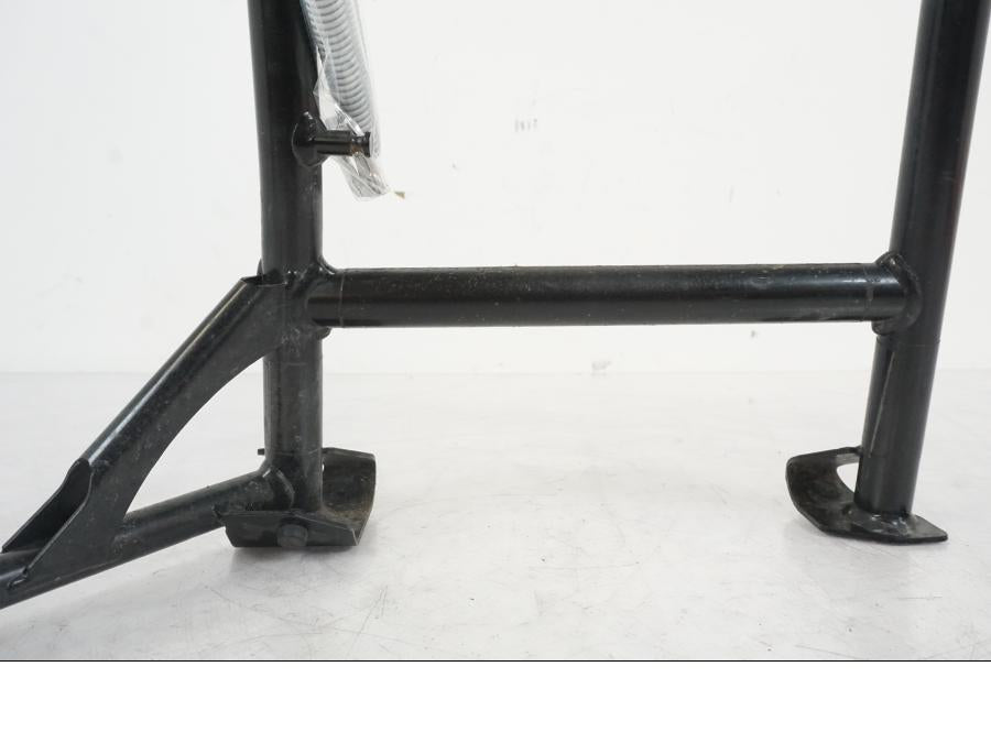 Vänster sida på Centralstöd från en BMW R 1250 GS -2021 motorcykel.