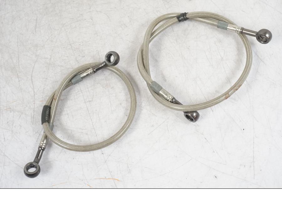 Framsidan på Bromsledning från en Suzuki GSX 1300 RX -1999 motorcykel.