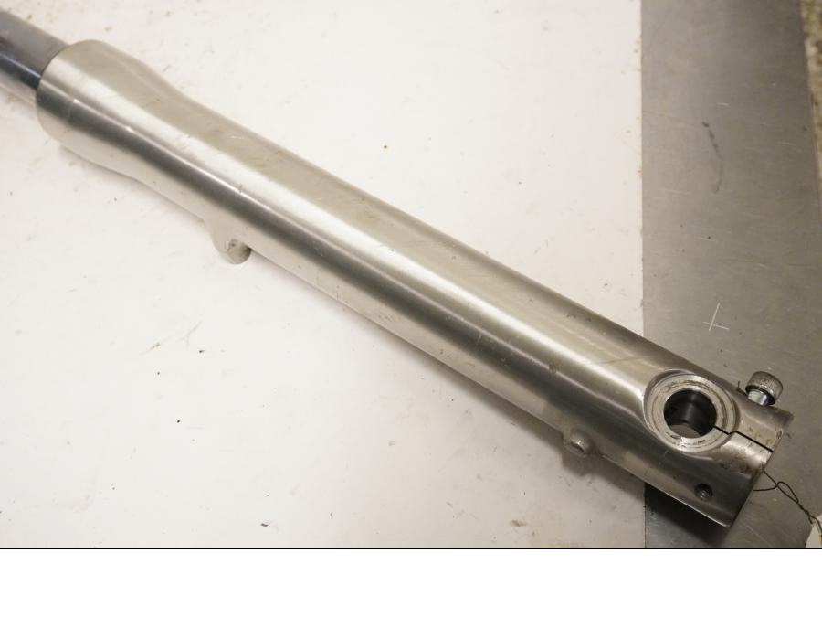 Baksidan på Gaffelben från en Honda VT 1100 C -1997 motorcykel.