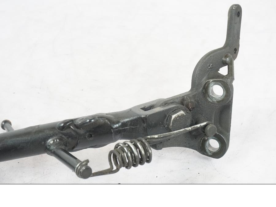 Snett nerifrån på Sidostöd från en Suzuki GSX-R 750 -2007 motorcykel.