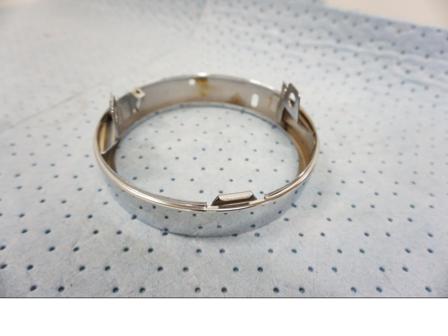 Baksidan på Strålkastarsarg från en Yamaha XVS 1300 cu striker -2016 motorcykel.