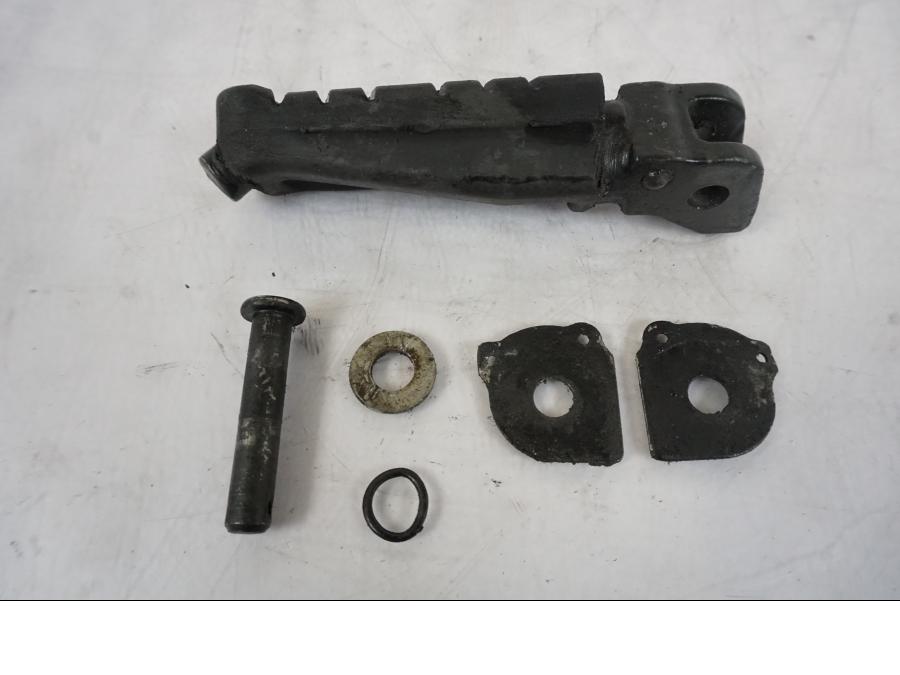 Framsidan på Fotpinne från en KTM 125 Duke -2017 motorcykel.