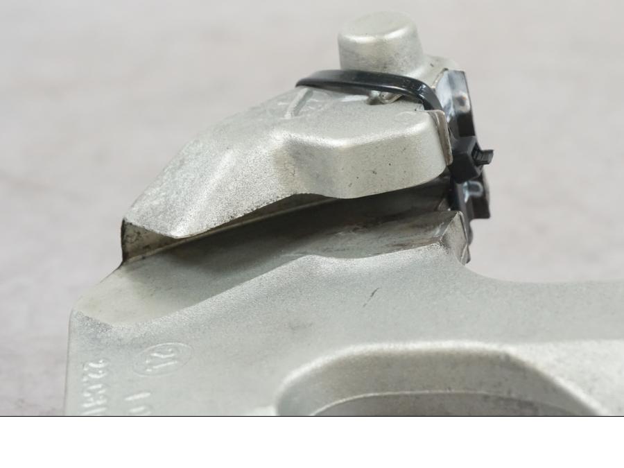 Extrabild1 på Bromsoksfäste från en Ducati Desert X -2022 motorcykel.