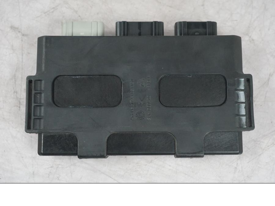 Höger sida på Kontrollenhet från en KTM 1290 Super Duke R -2022 motorcykel.