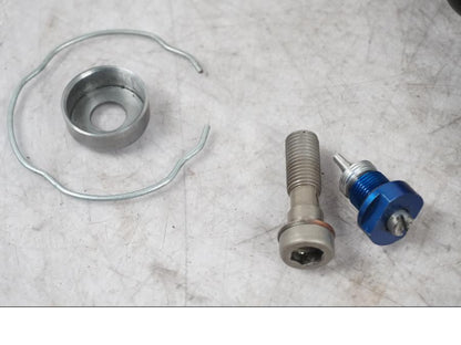 Baksidan på Gaffelbensdelar från en Buell 1125 R -2008 motorcykel.