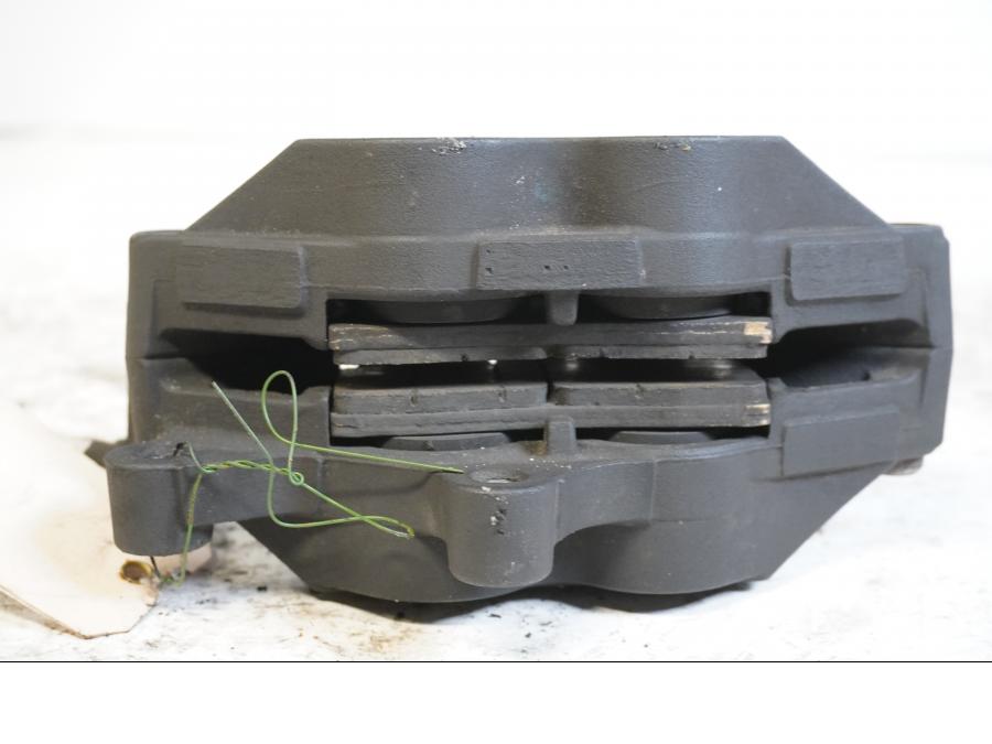 Höger sida på Bromsok från en BMW R 850 R -2004 motorcykel.