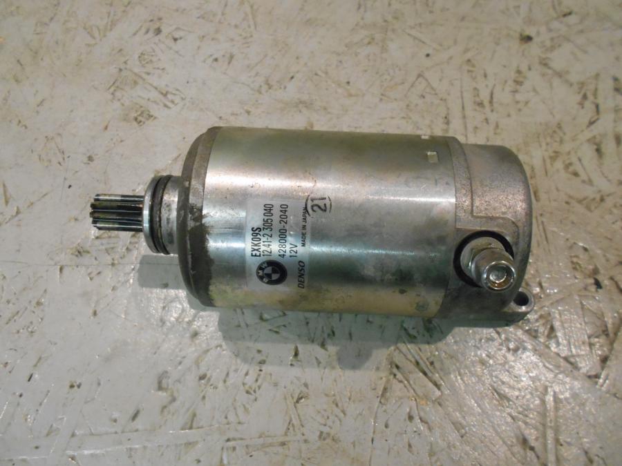 Framsidan på Startmotor från en BMW K 1300 R -2009 motorcykel.