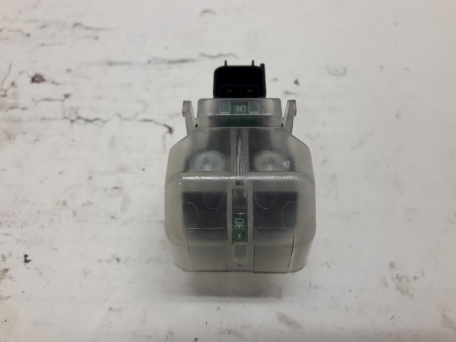 Framsidan på Startrelä från en Suzuki GSX-S 1000 -2018 motorcykel.