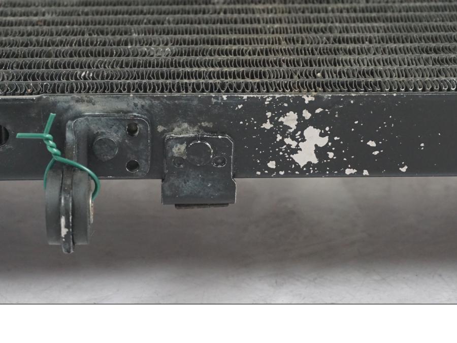 Snett uppifrån på Vattenkyl från en Suzuki SV 650 -1999 motorcykel.