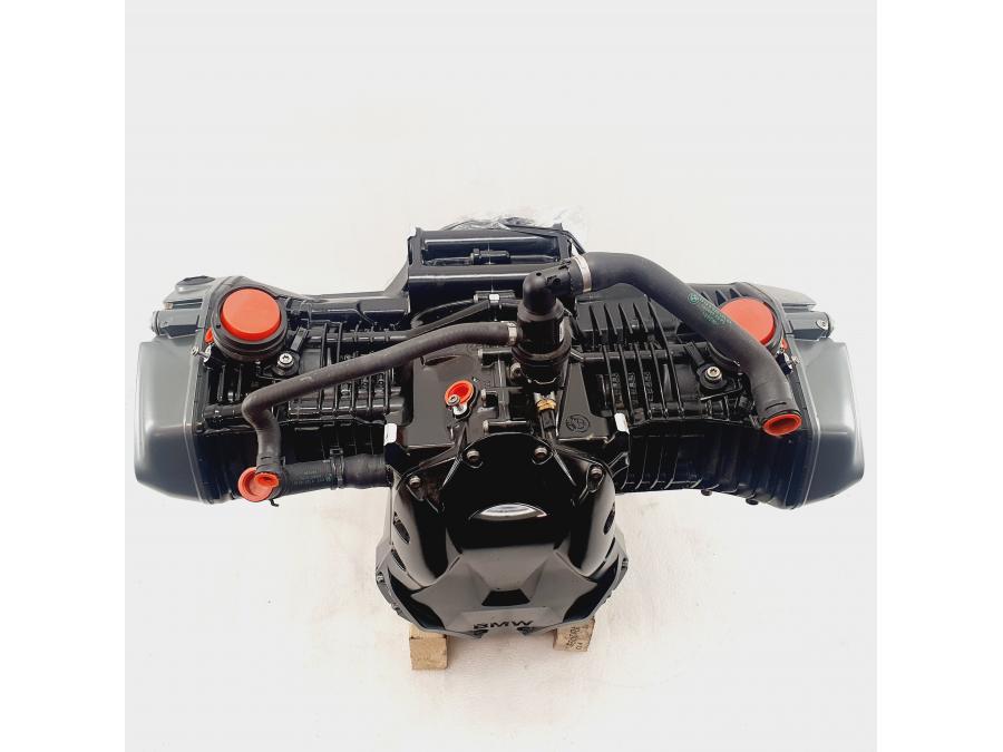 Baksidan på Motor från en BMW R 1250 GS -2020 motorcykel.