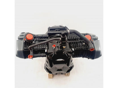 Baksidan på Motor från en BMW R 1250 GS -2020 motorcykel.