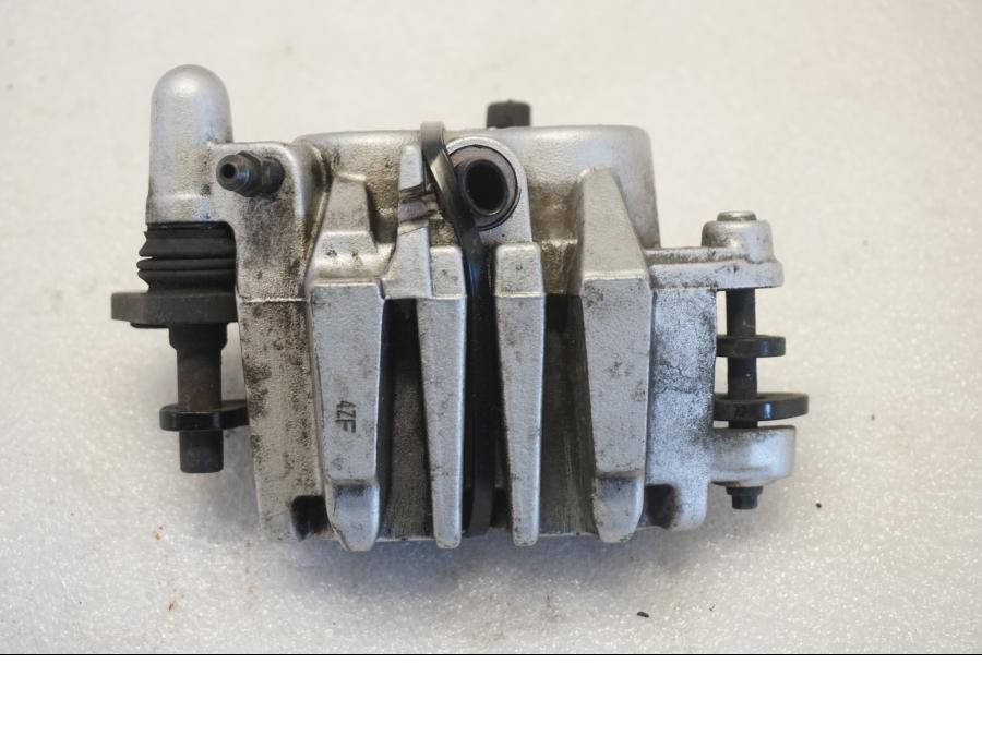 Höger sida på Bromsok från en Suzuki VL 800 -2004 motorcykel.