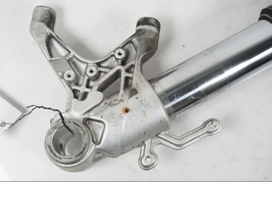 Extrabild2 på Gaffelben från en MV Agusta Dragster -2014 motorcykel.