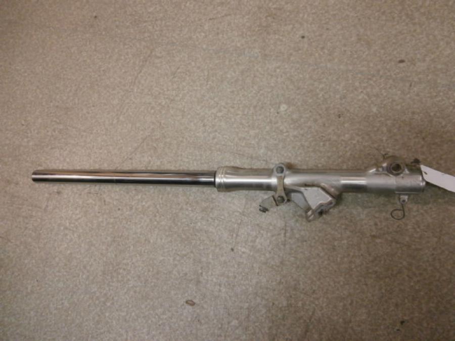 Höger sida på Gaffelben från en Yamaha XV 750 -1983 motorcykel.