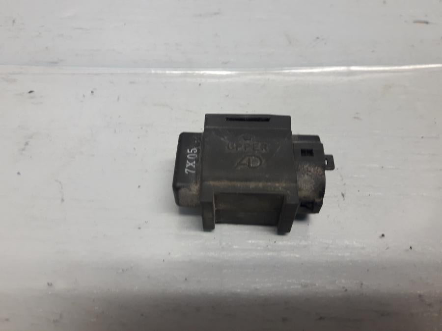 Framsidan på Tilt Sensor från en Suzuki DL 1000 -2018 motorcykel.