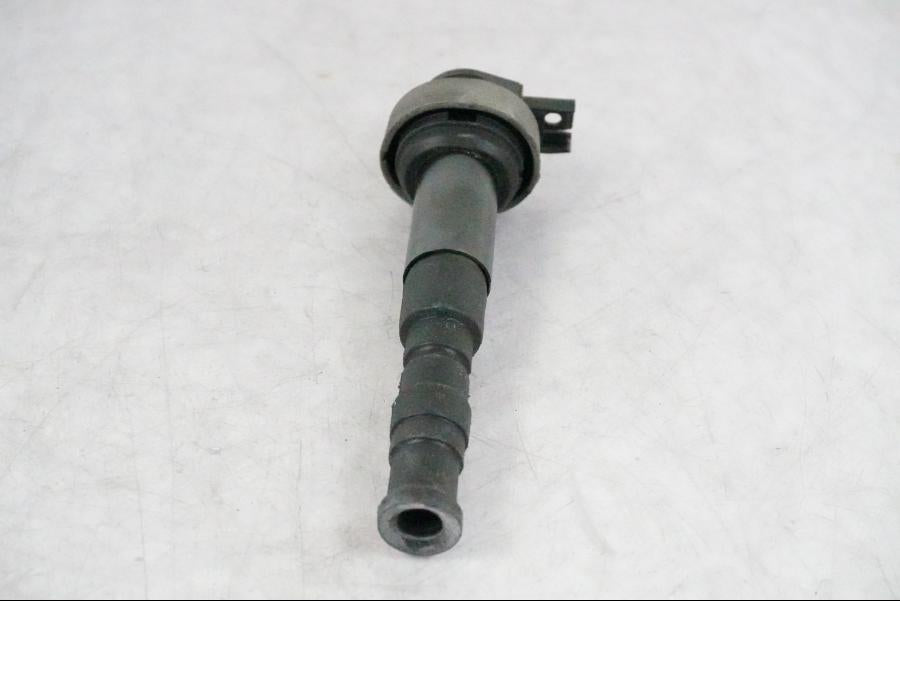 Höger sida på Tändspole från en BMW K 1200 S -2005 motorcykel.