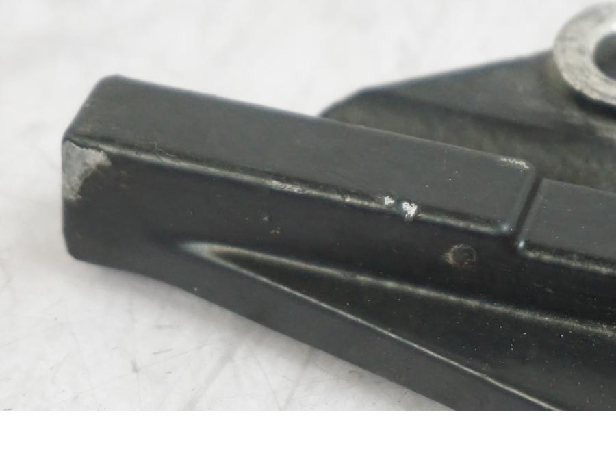 Vänster sida på Bromsoksfäste från en Triumph Tiger -2009 motorcykel.