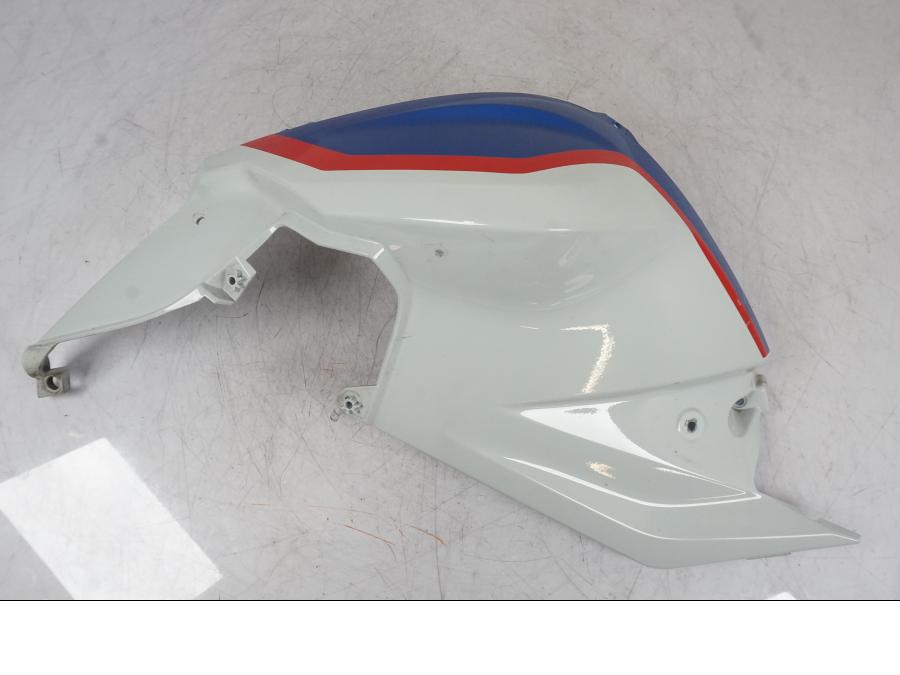 Framsidan på Bensintankskåpa från en BMW F 800 R -2018 motorcykel.