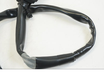 Snett nerifrån på Bromsljuskontakt från en Yamaha MT-09 Tracer -2021 motorcykel.