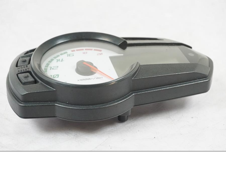 Baksidan på Instrumentpanel från en Kawasaki ZX-6R -2011 motorcykel.