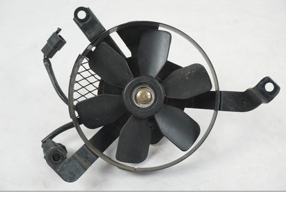 Framsidan på Vattenkylfläkt från en Suzuki SV 650 S -2005 motorcykel.