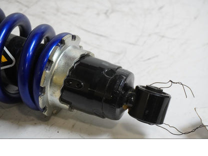 Baksidan på Stötdämpare från en Yamaha MT-07 -2014 motorcykel.