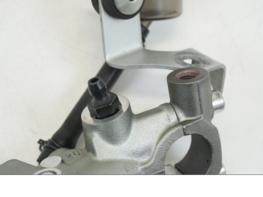 Extrabild5 på Kopplingshuvudcylinder från en Ducati Streetfighter V4 -2020 motorcykel.