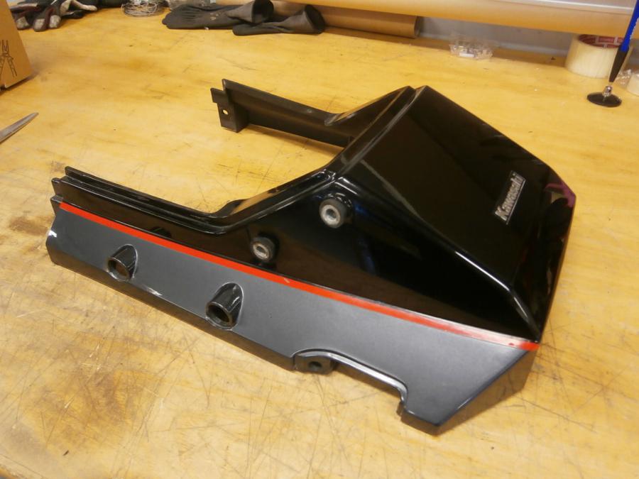 Baksidan på Bakvinge från en Kawasaki GPZ 900 -1988 motorcykel.