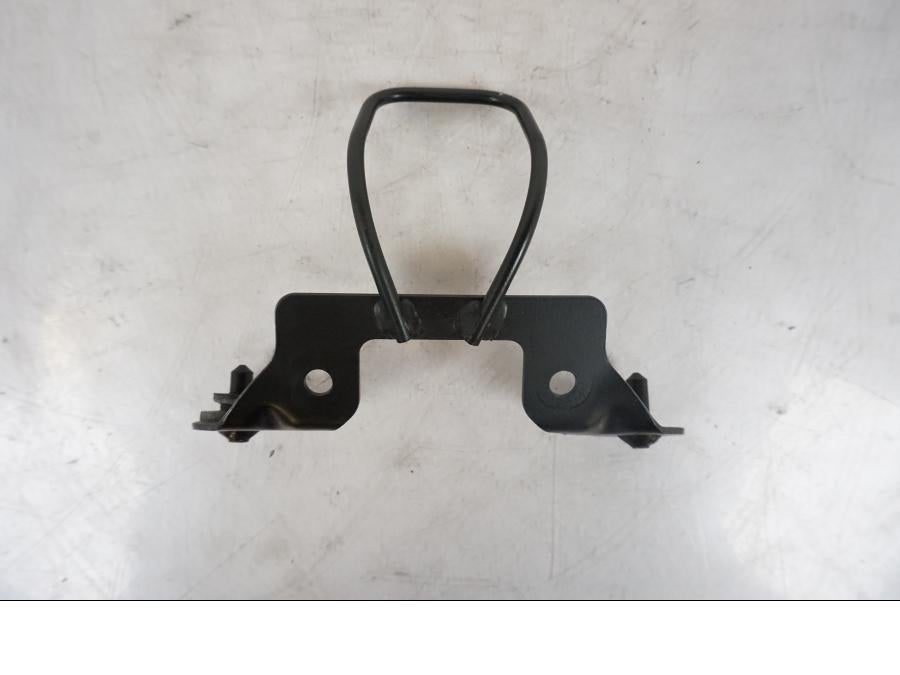 Baksidan på Strålkastarfäste från en Kawasaki Z 800 -2014 motorcykel.