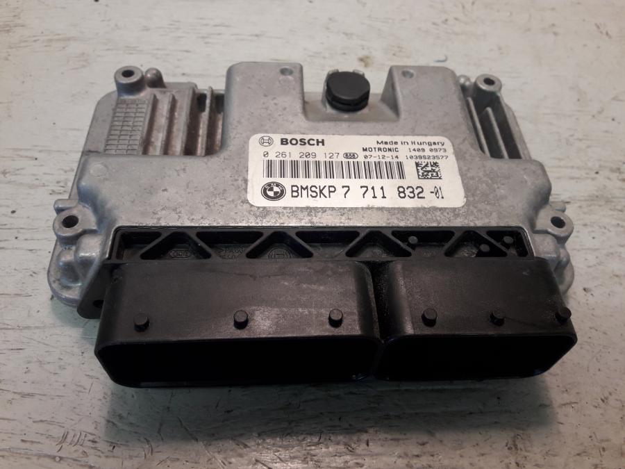 Framsidan på Motronic styrenhet från en BMW K 1200 S -2008 motorcykel.