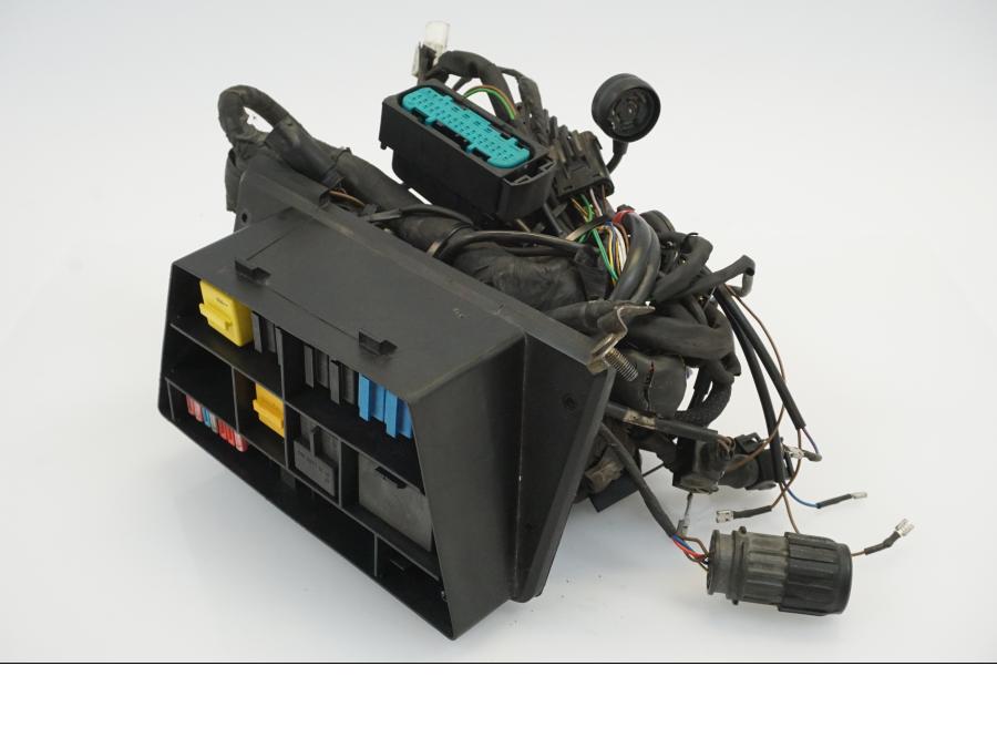 Framsidan på Kabelstam från en BMW R 1150 R -2002 motorcykel.