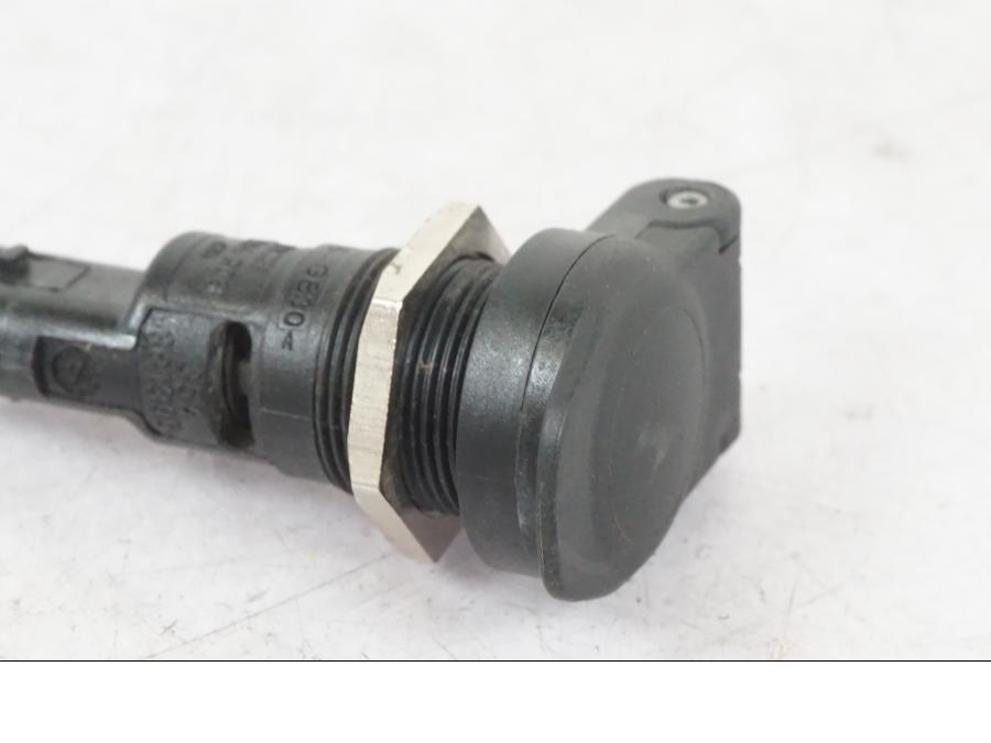 Höger sida på El uttag 12 V från en BMW R 1250 GS -2019 motorcykel.