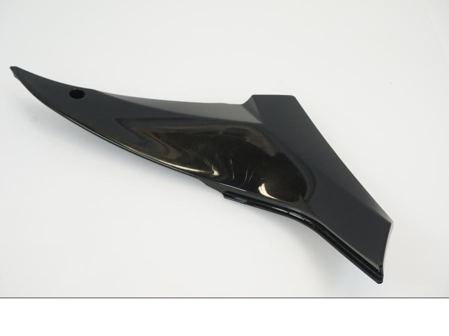 Vänster sida på Bensintankskåpa från en Kawasaki ZX-10R -2008 motorcykel.