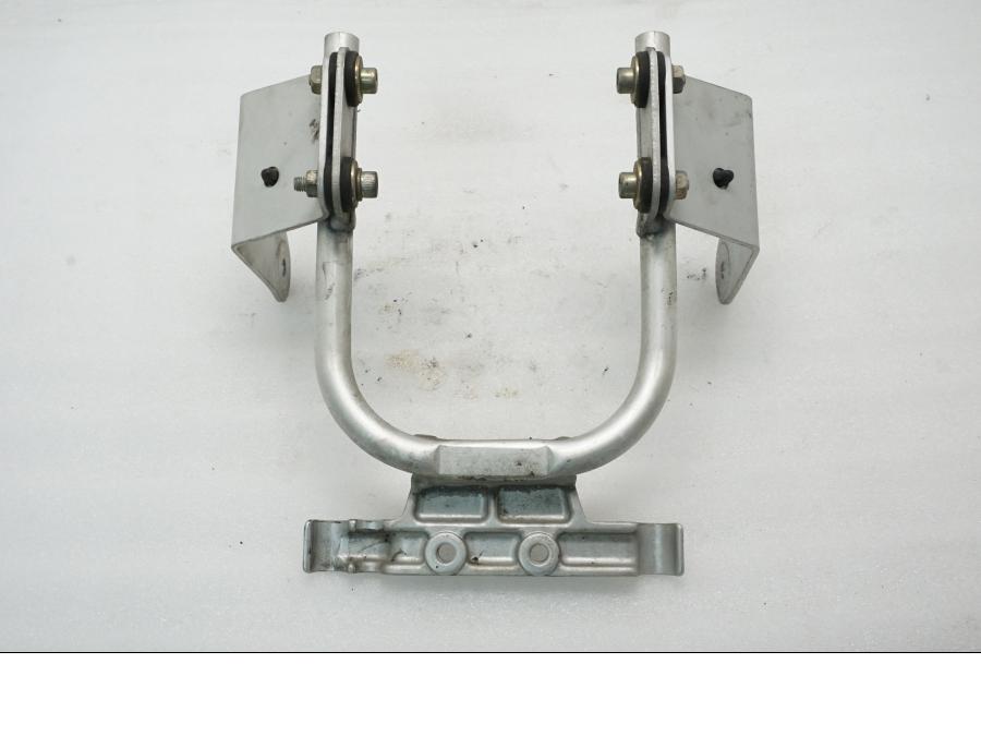 Baksidan på Strålkastarfäste från en Ducati Monster 600 -2001 motorcykel.