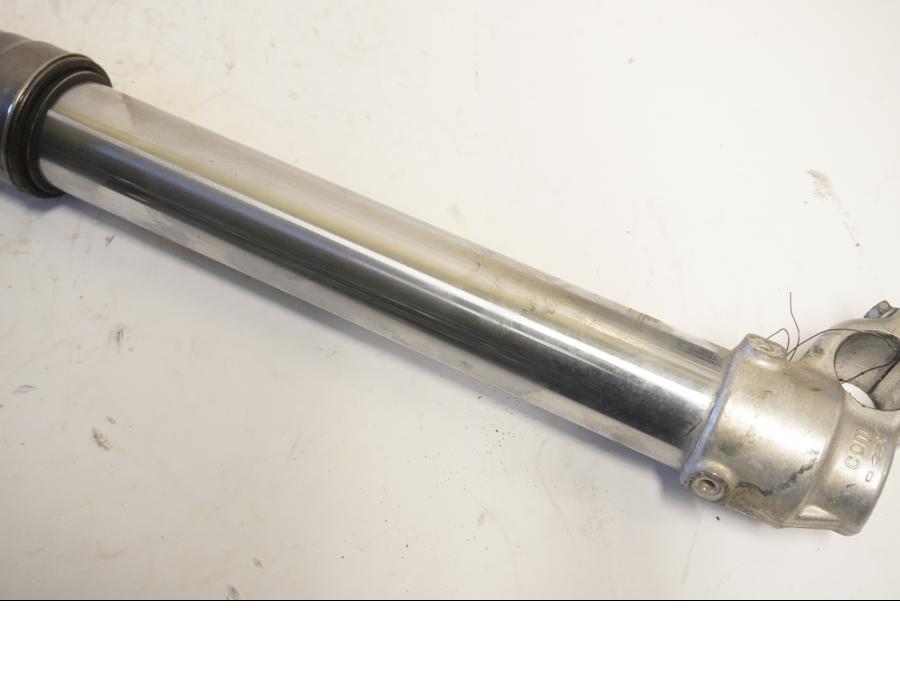 Baksidan på Gaffelben från en KTM 640 SM -2004 motorcykel.