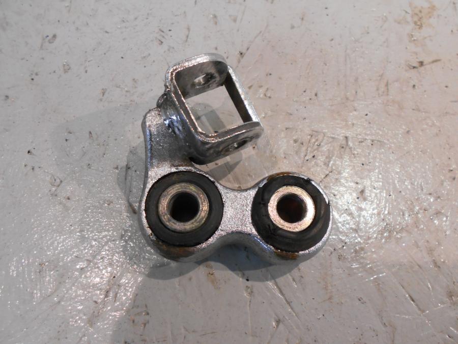 Framsidan på Fotpinnefäste från en Yamaha XV 1100 -1996 motorcykel.