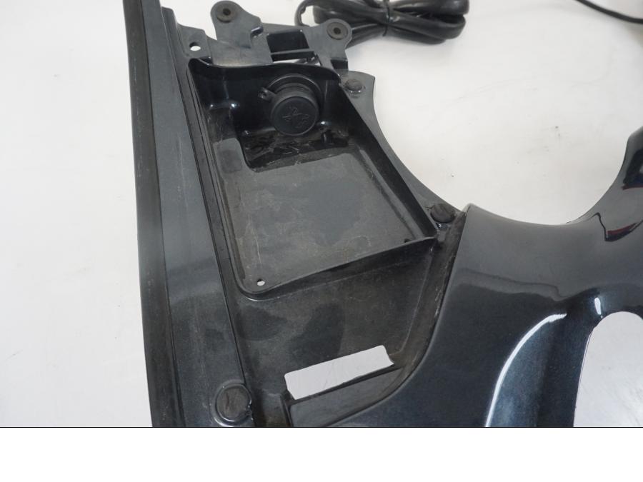 Höger sida på Toppkåpsinsida från en Kawasaki ZZR 1100 -1994 motorcykel.