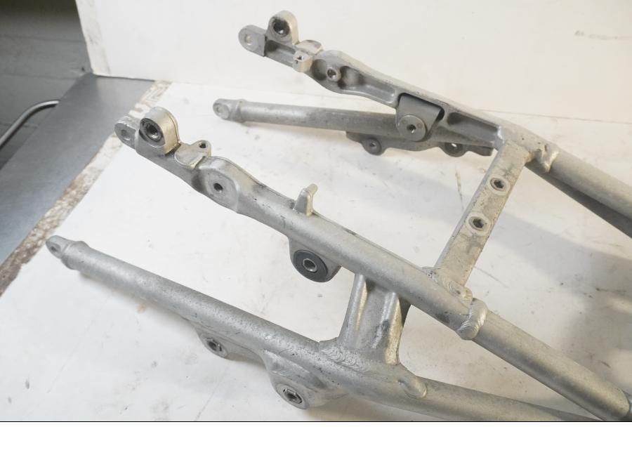 Baksidan på Bakram från en KTM 990 Super Duke -2006 motorcykel.