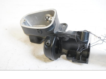 Höger sida på Bromshuvudcylinder från en Triumph Bonneville -2012 motorcykel.