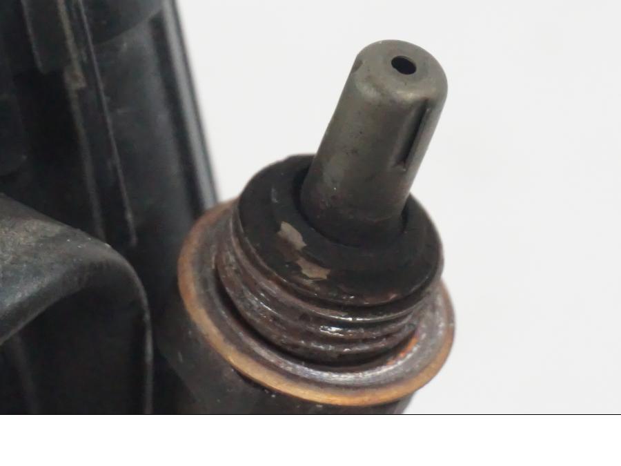 Snett uppifrån på Lambdasond från en MV Agusta Dragster -2014 motorcykel.