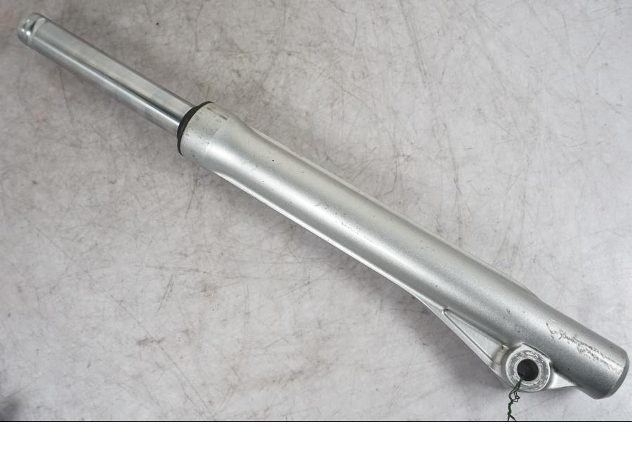 Framsidan på Gaffelben från en Honda ANF 125 -2008 motorcykel.