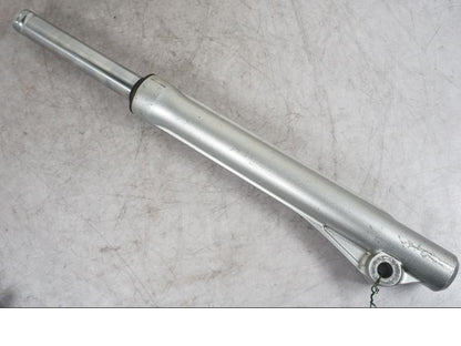 Framsidan på Gaffelben från en Honda ANF 125 -2008 motorcykel.