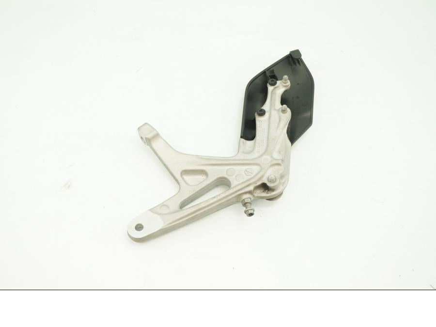 Baksidan på Fotpinnefäste från en Husqvarna Vitpilen 701 -2018 motorcykel.