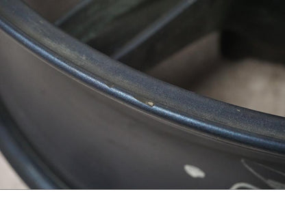 Snett uppifrån på Fälg från en Buell 1125 R -2008 motorcykel.