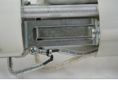 Snett nerifrån på Bensinpump förgasare från en KTM 990 SM -2009 motorcykel.