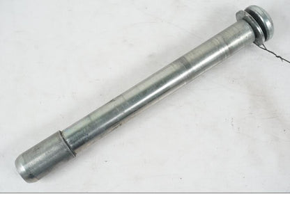 Framsidan på Axel från en H-D Softail FXCW Rocker -2008 motorcykel.