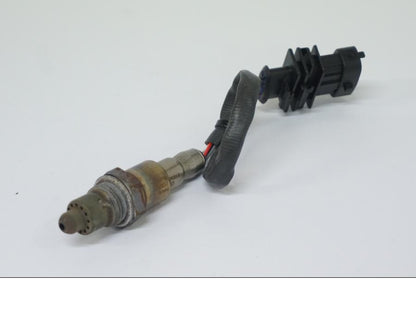 Snett nerifrån på Lambdasond från en Ducati Desert X -2022 motorcykel.