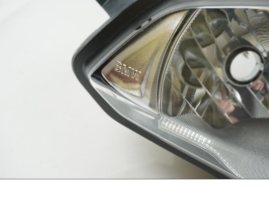 Snett uppifrån på Strålkastare från en BMW S 1000 XR -2016 motorcykel.