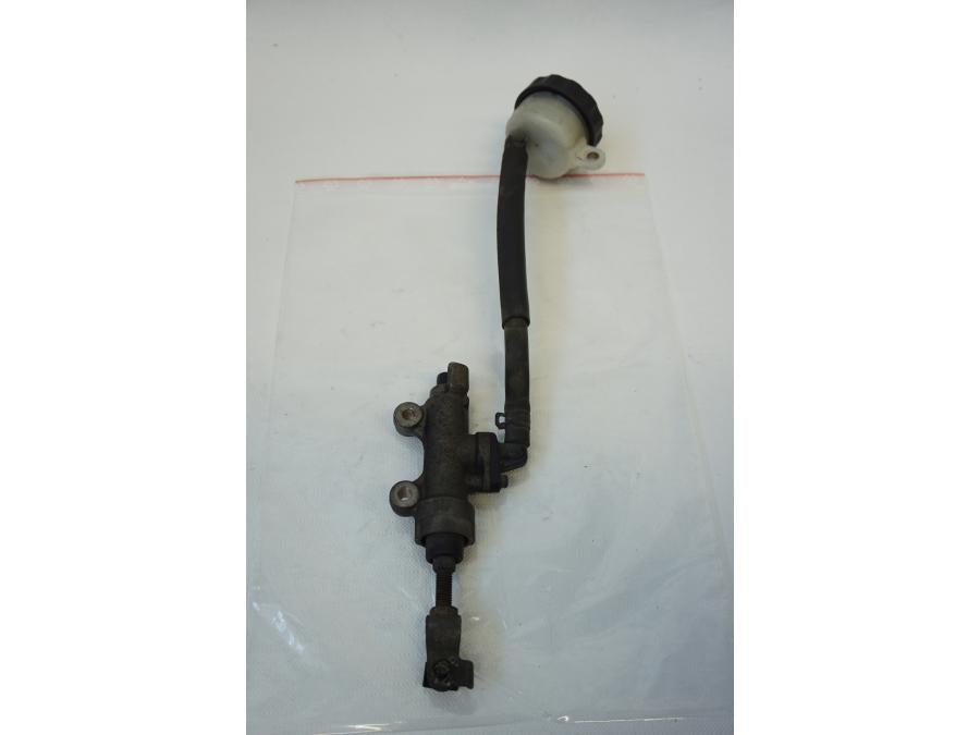 Framsidan på Bromshuvudcylinder från en Honda CBR 900 RR -1997 motorcykel.